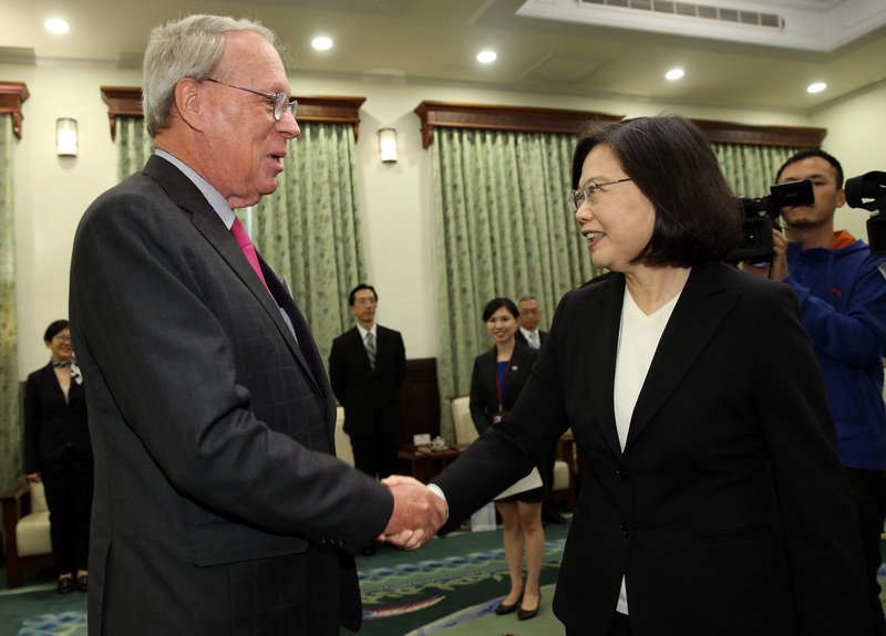 美學者：中國不急談 對台軟更軟硬更硬