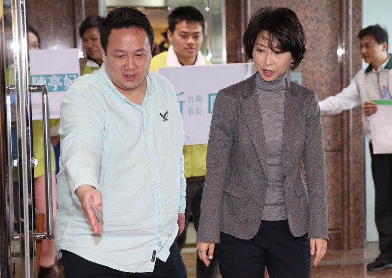 綠營初選 目前共有13人登記角逐