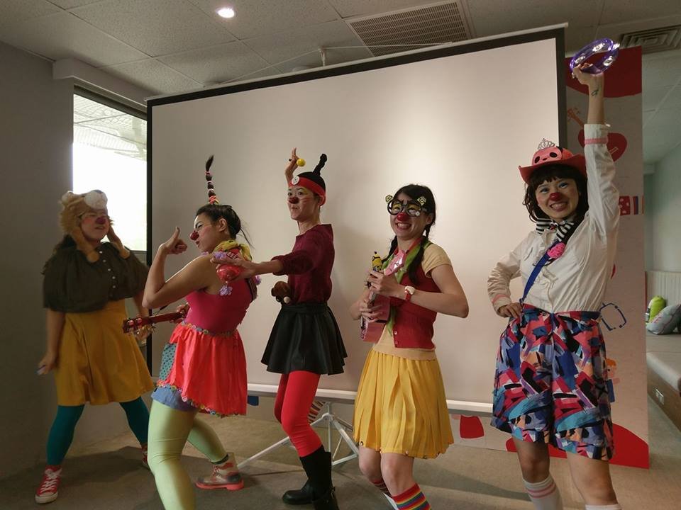 趕走痛痛怪獸 紅鼻子醫生讓重症病童展笑顏