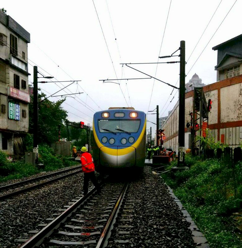 桃園平交道事故 影響逾5千旅客