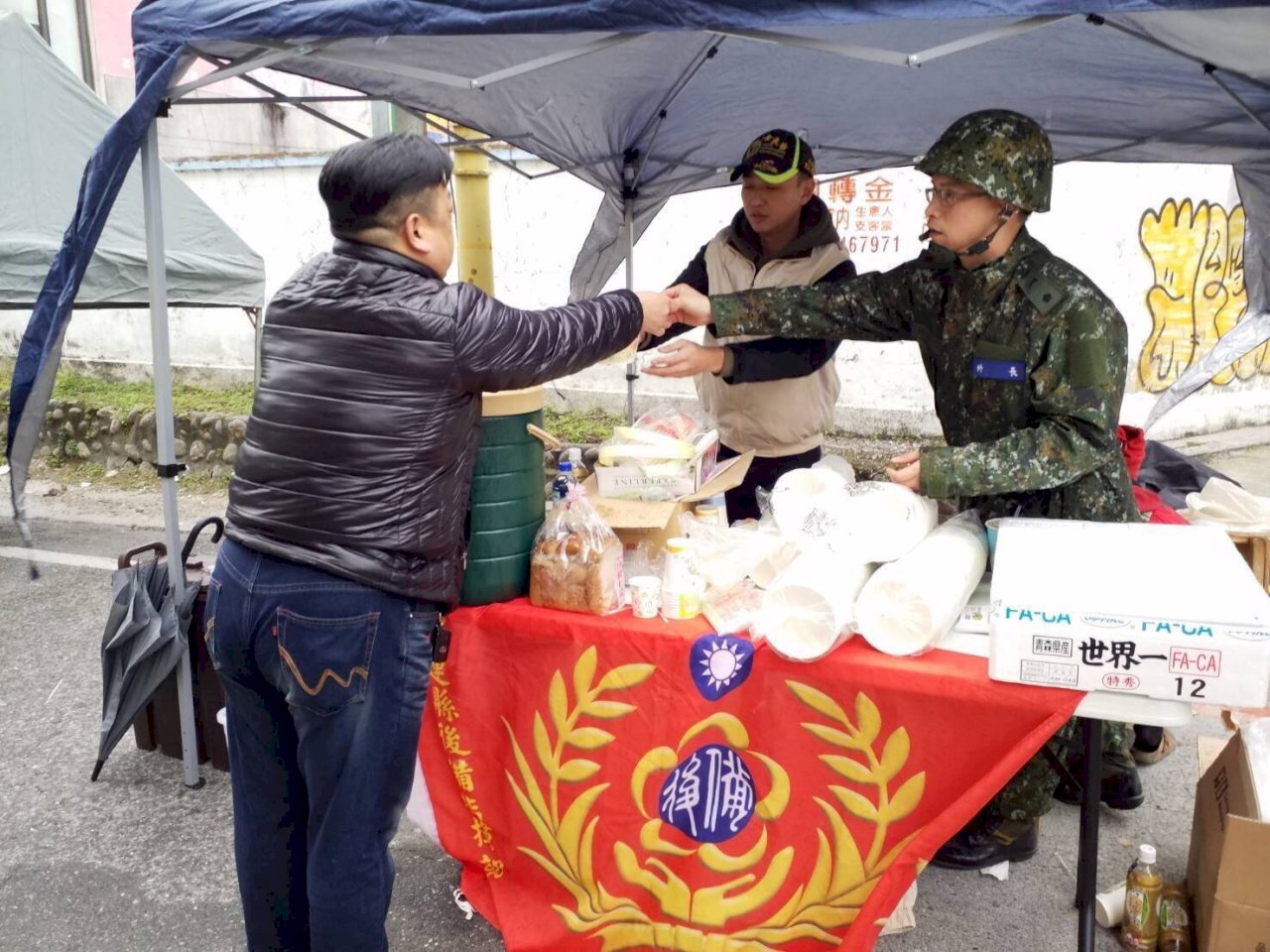 花蓮地震 國防部後指部協助物資發放