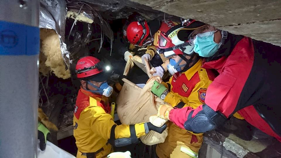 統帥飯店受困2人均已救出 1人OHCA