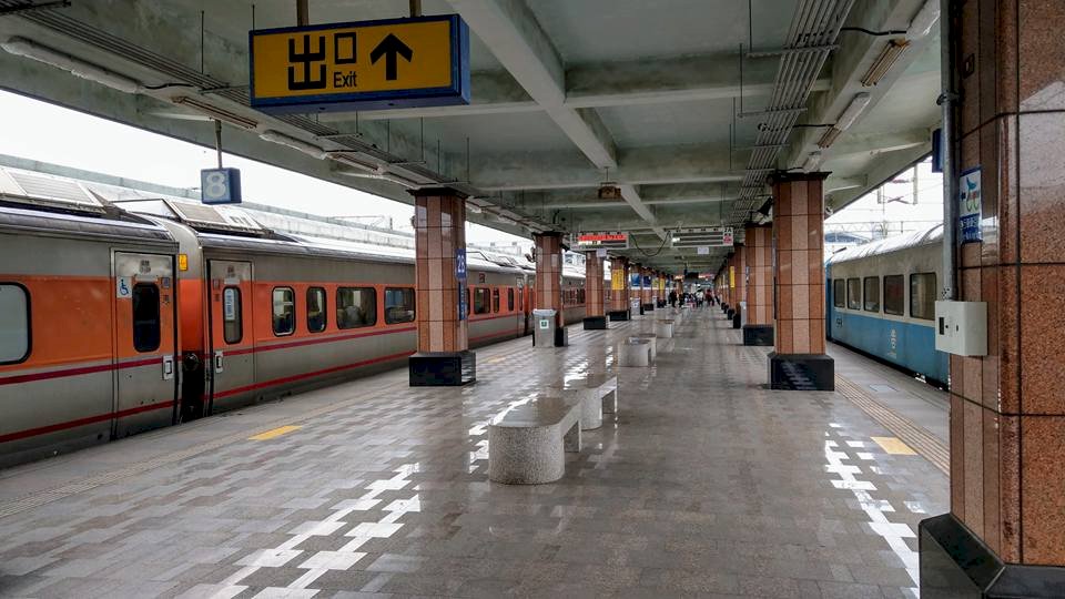 台鐵東部往返西部列車 不需換補票全面開放站票
