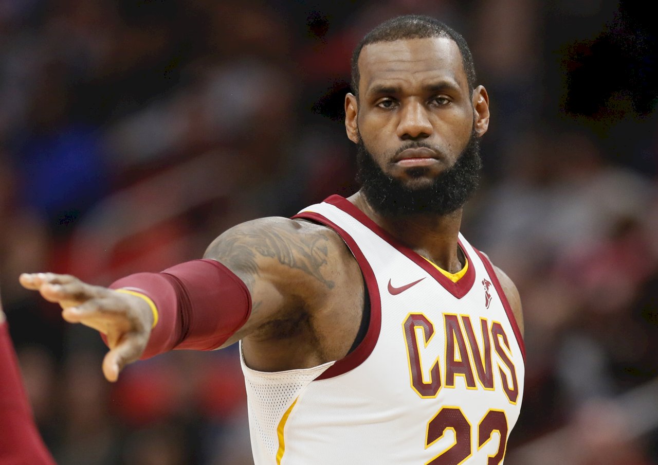 加州野火肆虐 NBA球星詹姆斯因濃煙頭痛