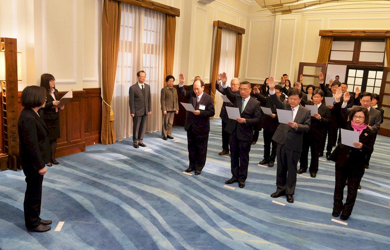 新任監委及3院政務人員今宣誓 總統監誓