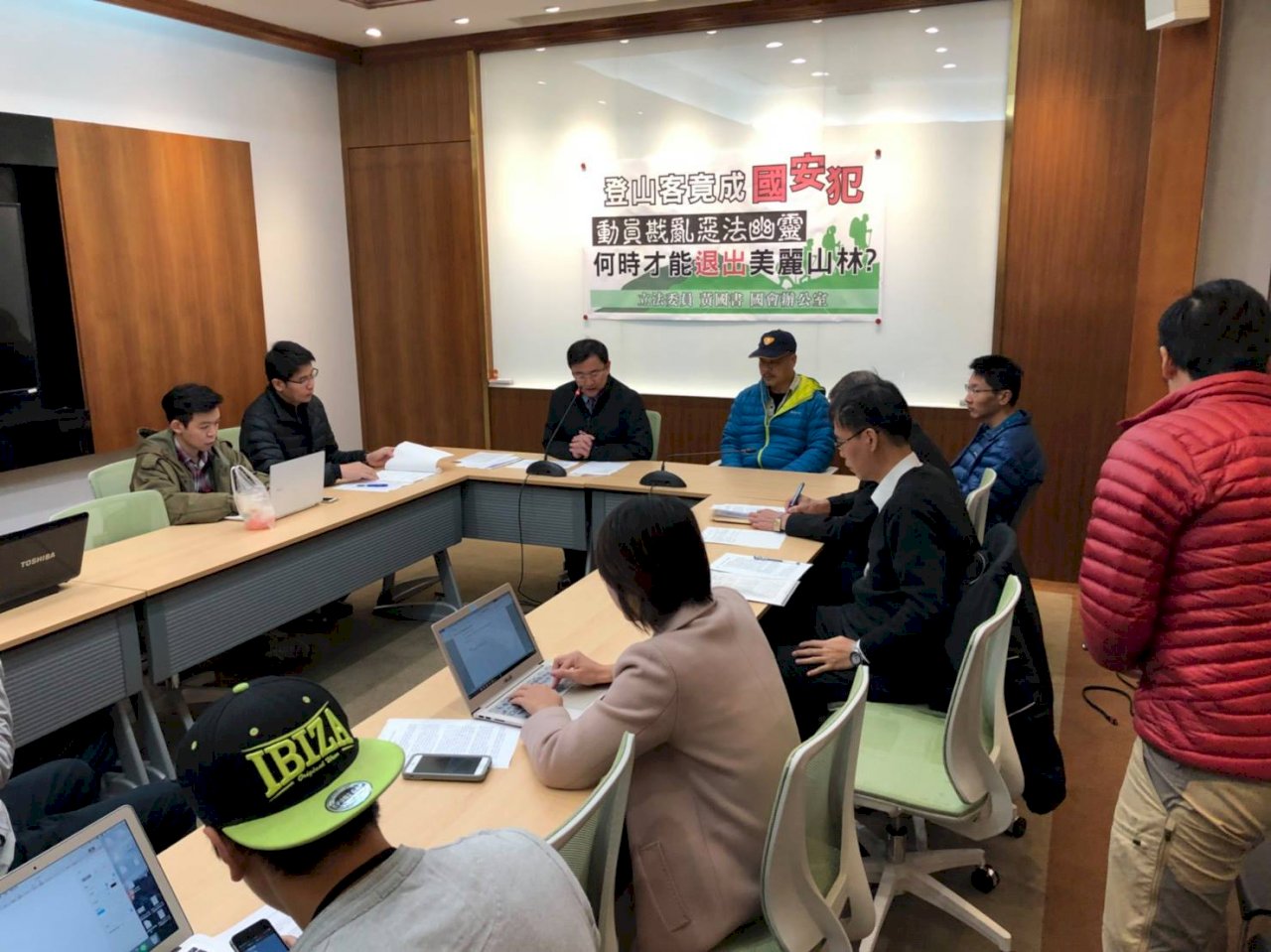 登山被以國安法法辦 立委呼籲國安法退場