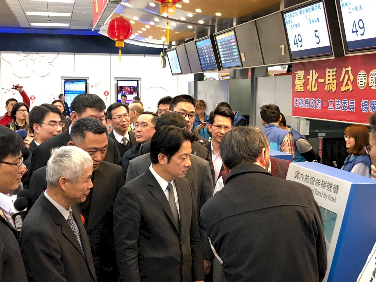 首度視察春運 賴揆：目前空運「供過於求」