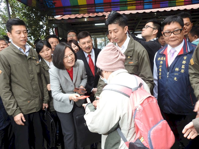 總統初二走訪6縣市參香 祈求國泰民安