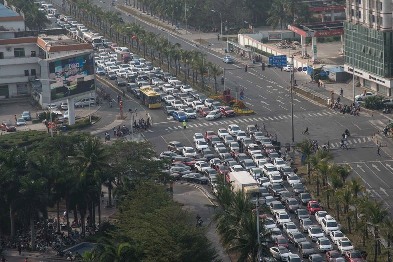 海南今又大霧 近8千車輛再迫滯留