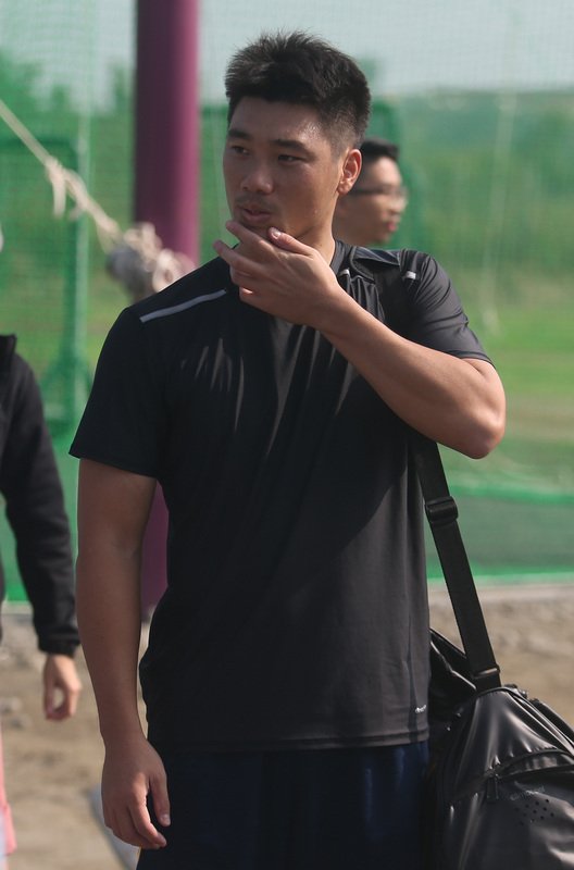 李振昌挨轟3分砲 幸運奪勝投