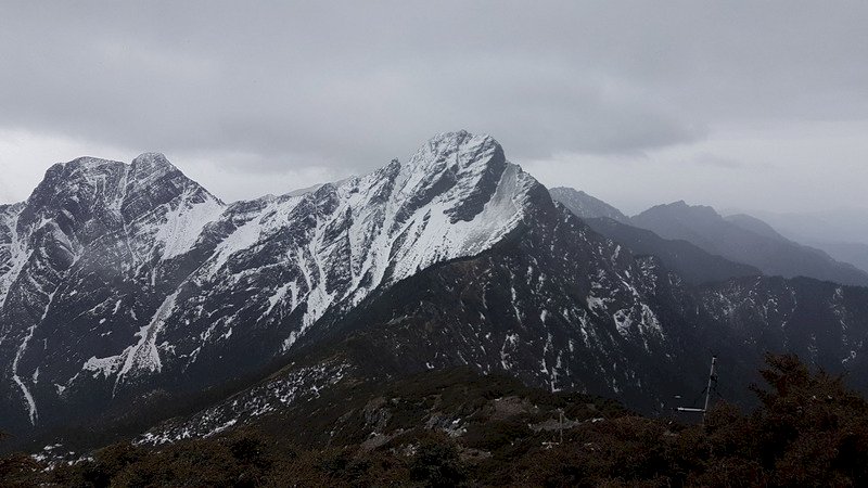 玉山降雪0.7公分 合歡山短暫飄落雪或冰霰