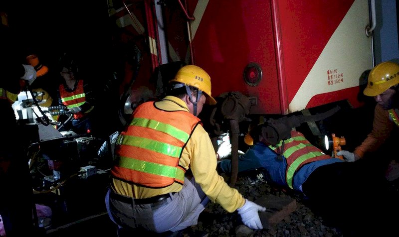 阿里山小火車又出軌 本線列車停駛檢修