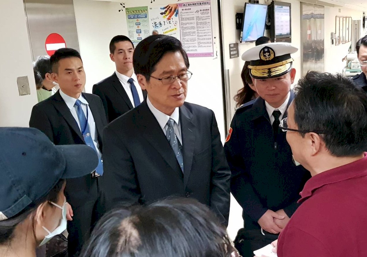 嚴德發探視繆德生家屬 盼早日度難關