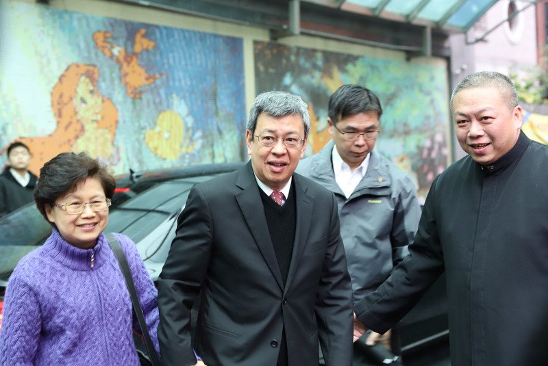 二二八祈禱會 陳副總統為受難者點燭祈福