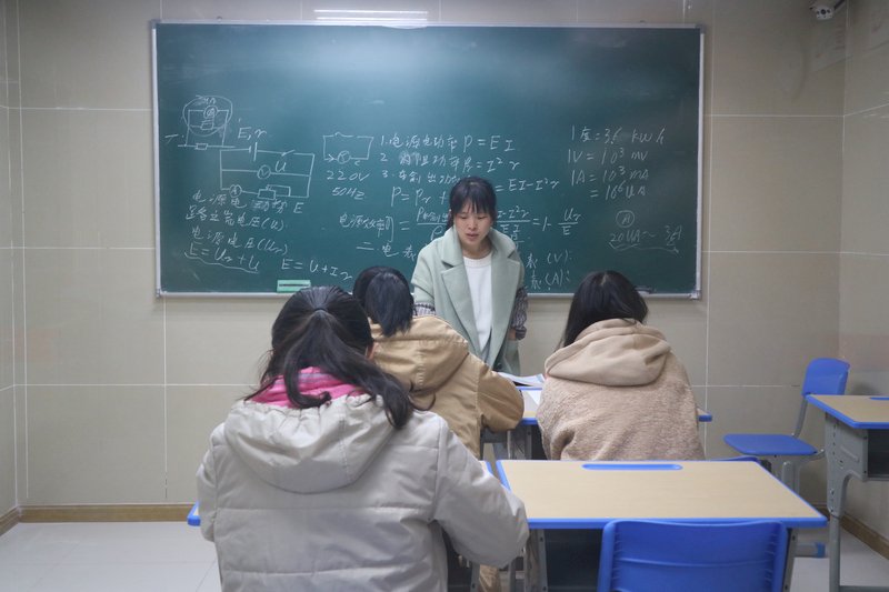 上海祭利多招教師 非滬籍人口也可納編
