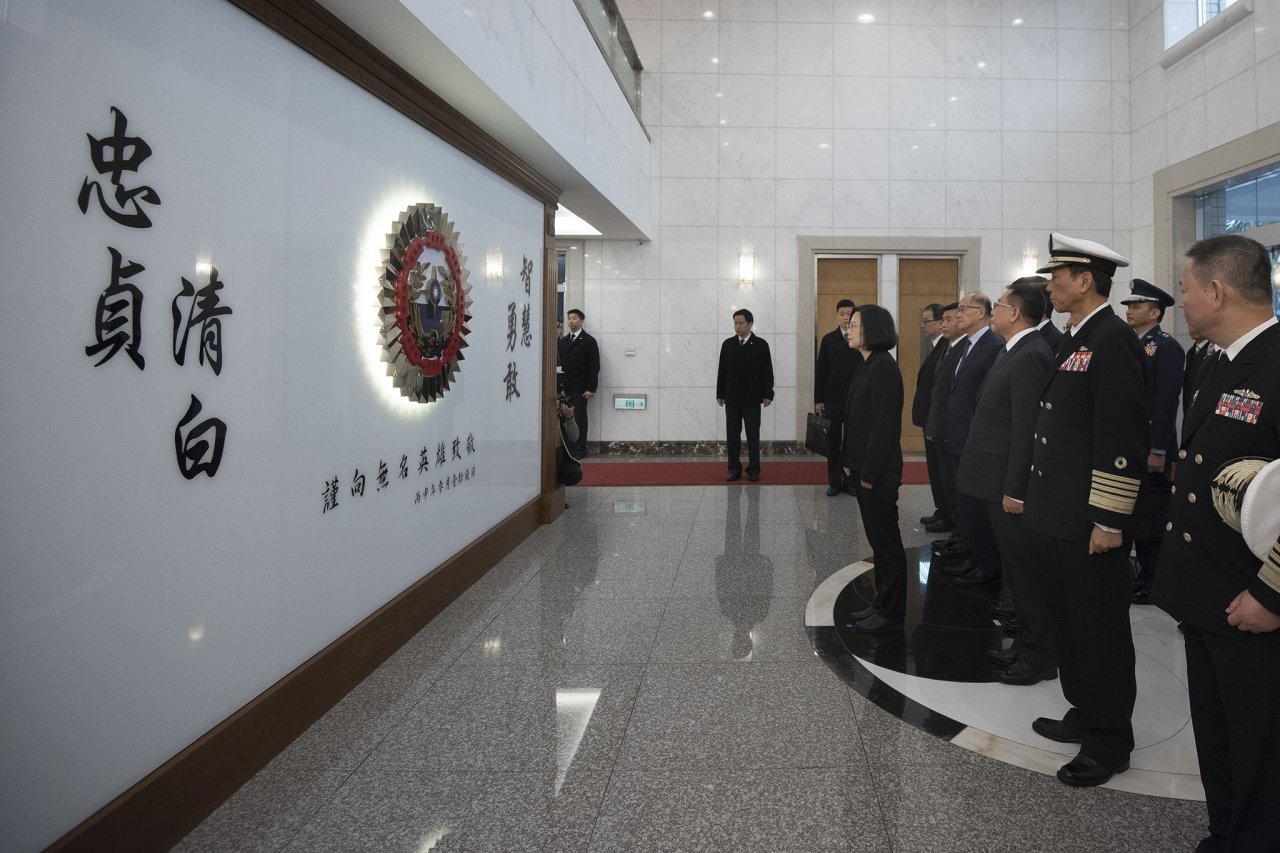 蔡總統視察軍情局 勉建立社會信任與支持