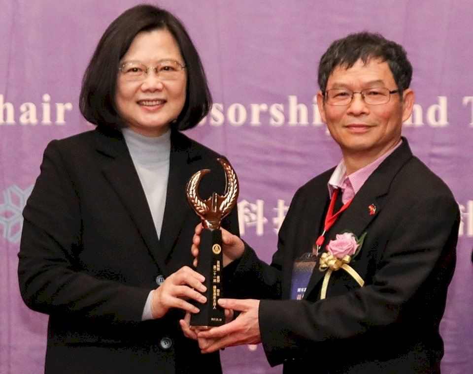 大學教授獲國家講座 當年曾是放牛班學生