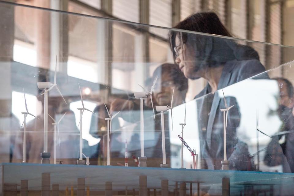總統臉書貼文 強調能源轉型為現在進行式