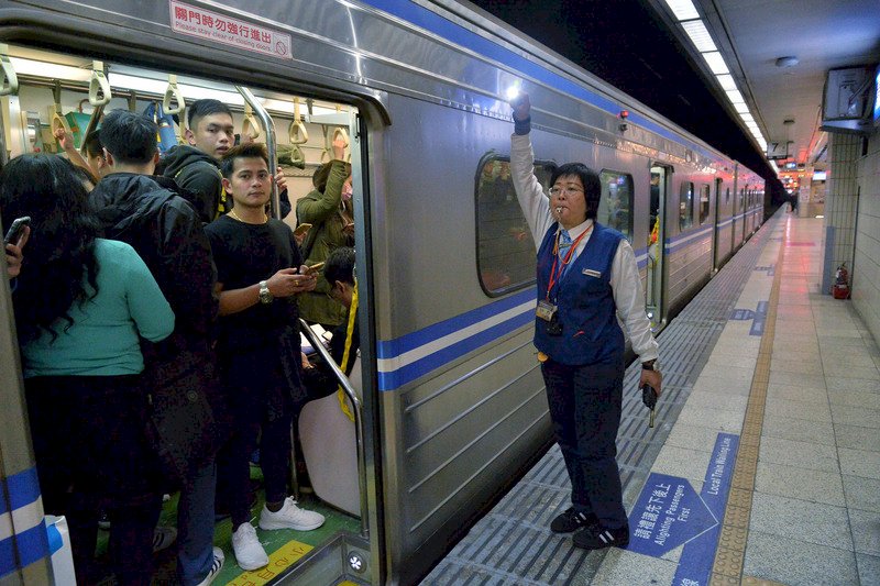 台鐵訂票選位年底上線 車票可自印