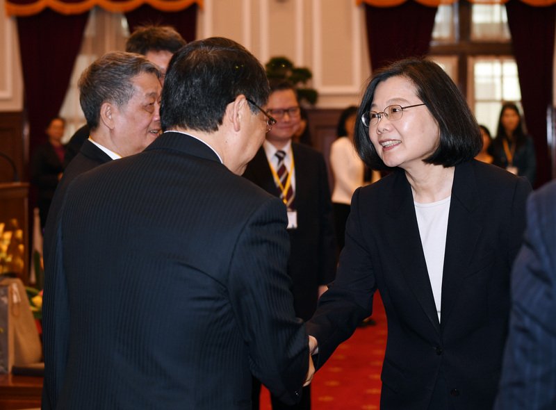 台灣面臨挑戰 總統盼創新發明助台灣轉型