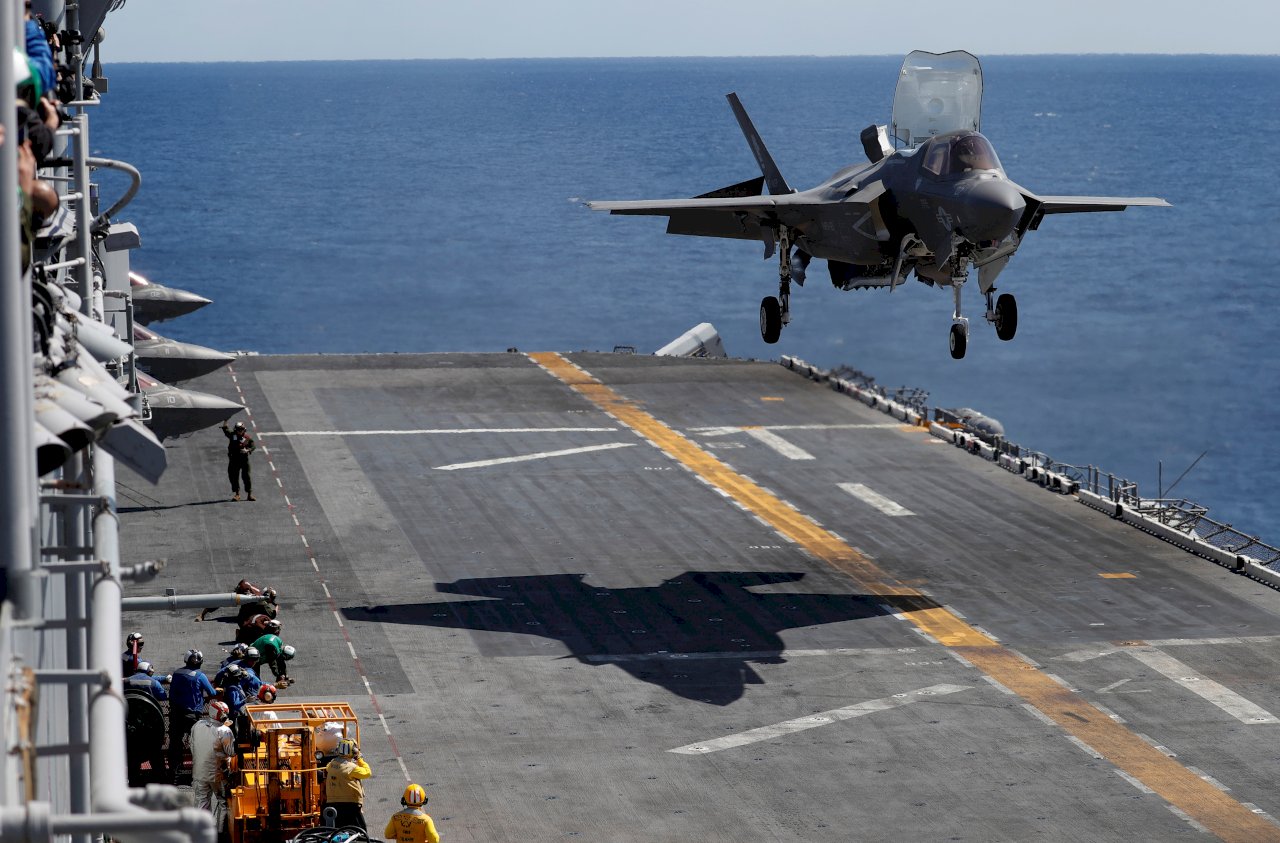 美載F-35軍艦黃岩島外秀肌肉 向中傳達強烈訊息