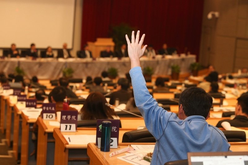 根據廈大回函 台大認定管中閔未兼職