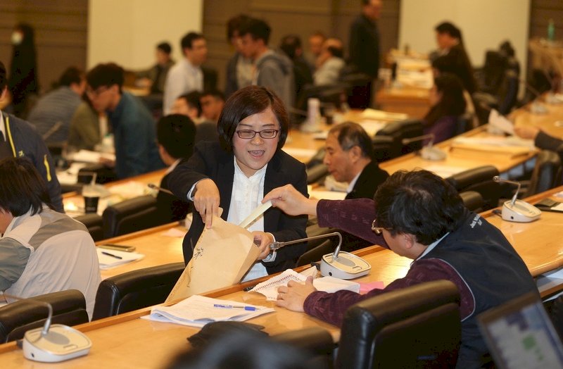 台大校務會議討論管案  5提案全遭擱置