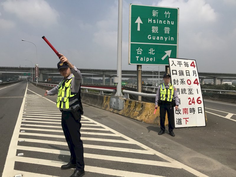 清明連假國道事故多 車輛回堵警疲於奔命