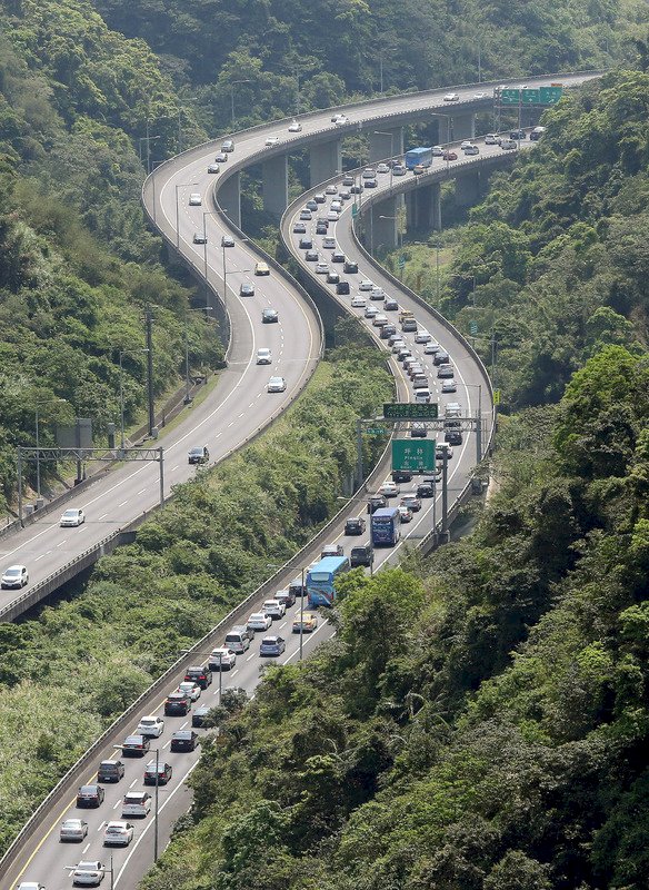 北返收假車潮湧現 國5恐塞至深夜