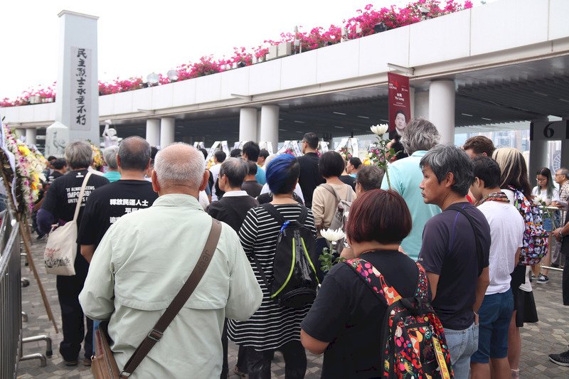 港支聯會清明節 向六四死難者獻花