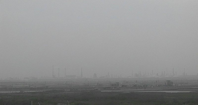 台西空氣品質褐爆  雲縣環保局：灑水減排