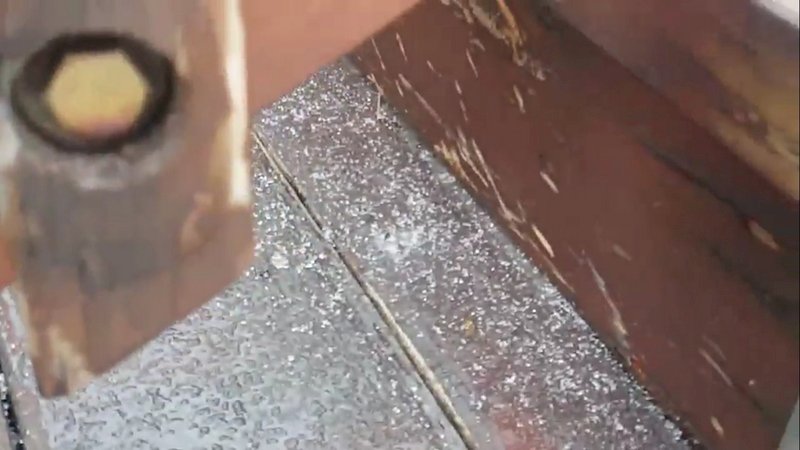 合歡山頂零下2.4度 民眾驚喜見4月冰霰