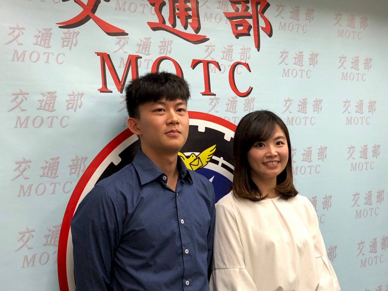 俊男美女現身說法 揭開飛航管制員神秘面紗