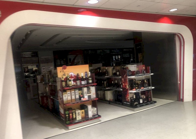 桃機配電盤跳脫停電 旅客短暫無法登機