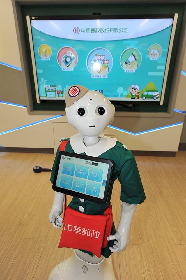 PEPPER綠天使迎賓 數位郵局正式開張