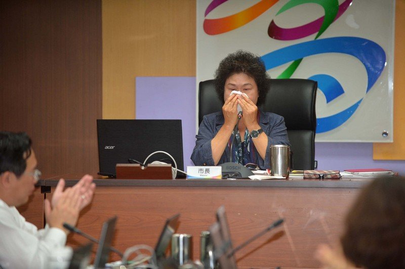 最後一次市政會議 陳菊哽咽落淚道別