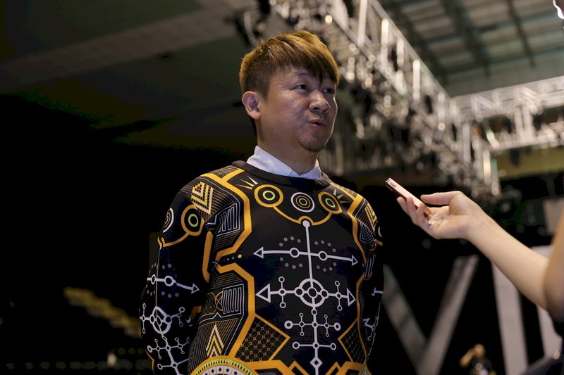 沙布喇越南時裝週 設計排灣印花奧黛