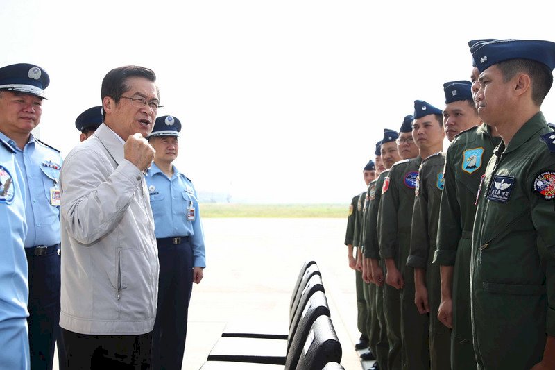 嚴德發屏東視察 肯定空軍嚴控共軍動態