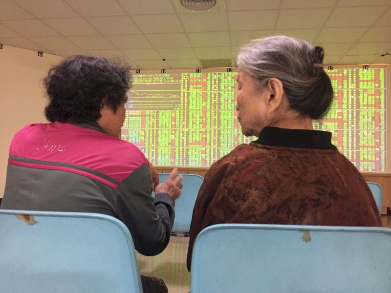 台股開低走低  收跌82點