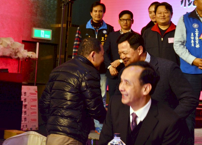 侯友宜密會周錫瑋 朱立倫陪同愉快談
