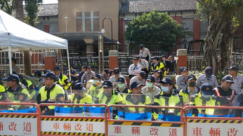 軍改案衝突現場 八百壯士一夜寧靜