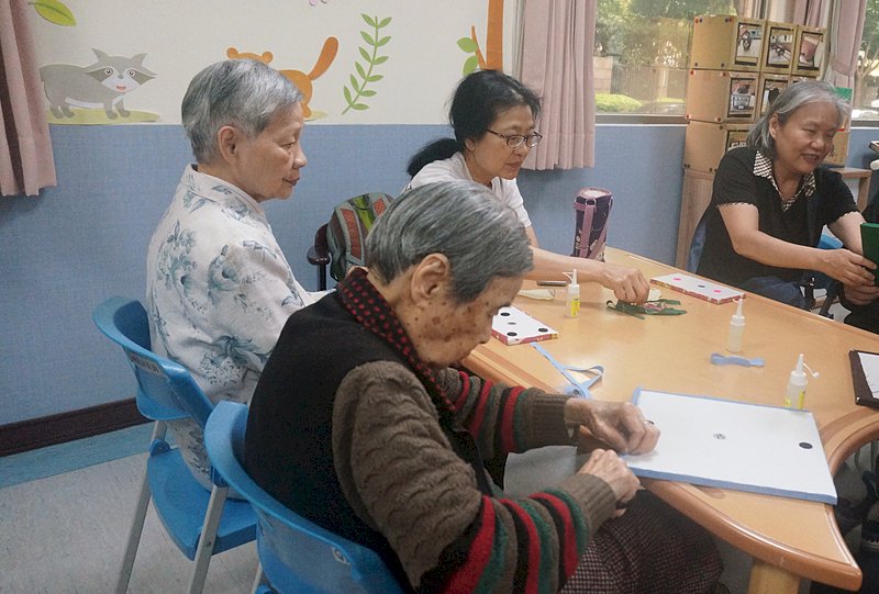 失智認知教育向下扎根 教孩童守護爺奶過好年