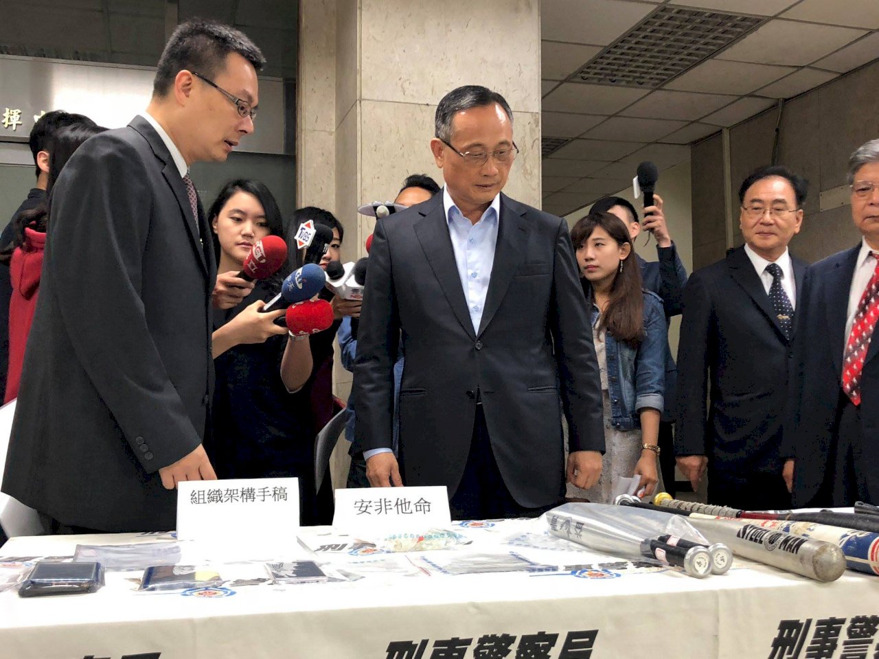 檢警選前首波大規模掃黑 檢肅310人到案