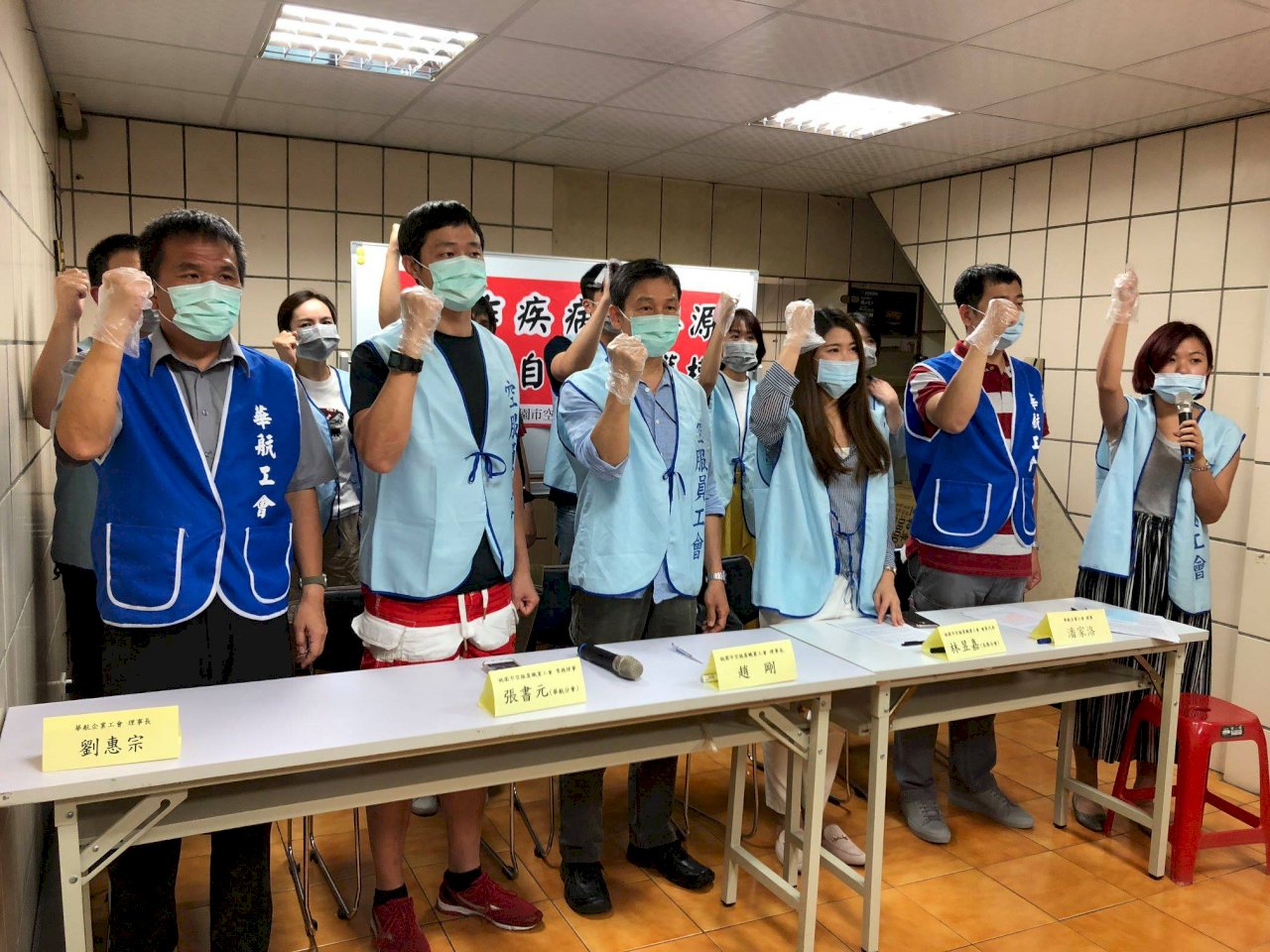 拒當感染源 空服員工會爭戴口罩手套