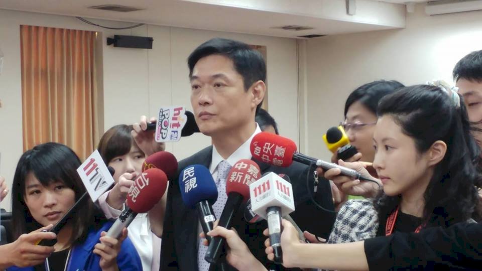 上班族海外工作為高薪 平均月薪多3成3