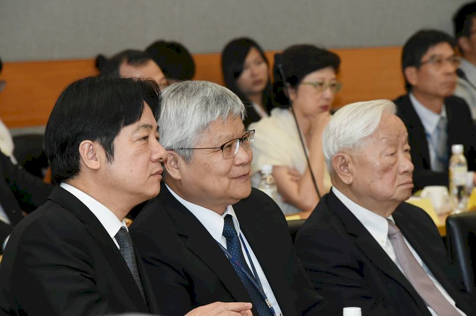 推數位經濟 賴揆盼半導體產業嫁接出新產業