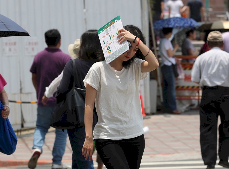 台北36度大武37.6度  再創高溫