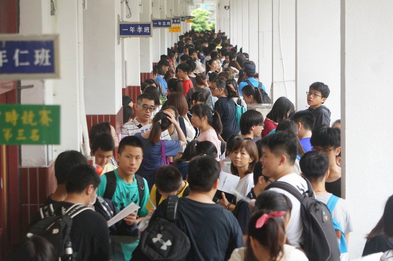 教育會考登場 高溫炎熱午後有雷陣雨