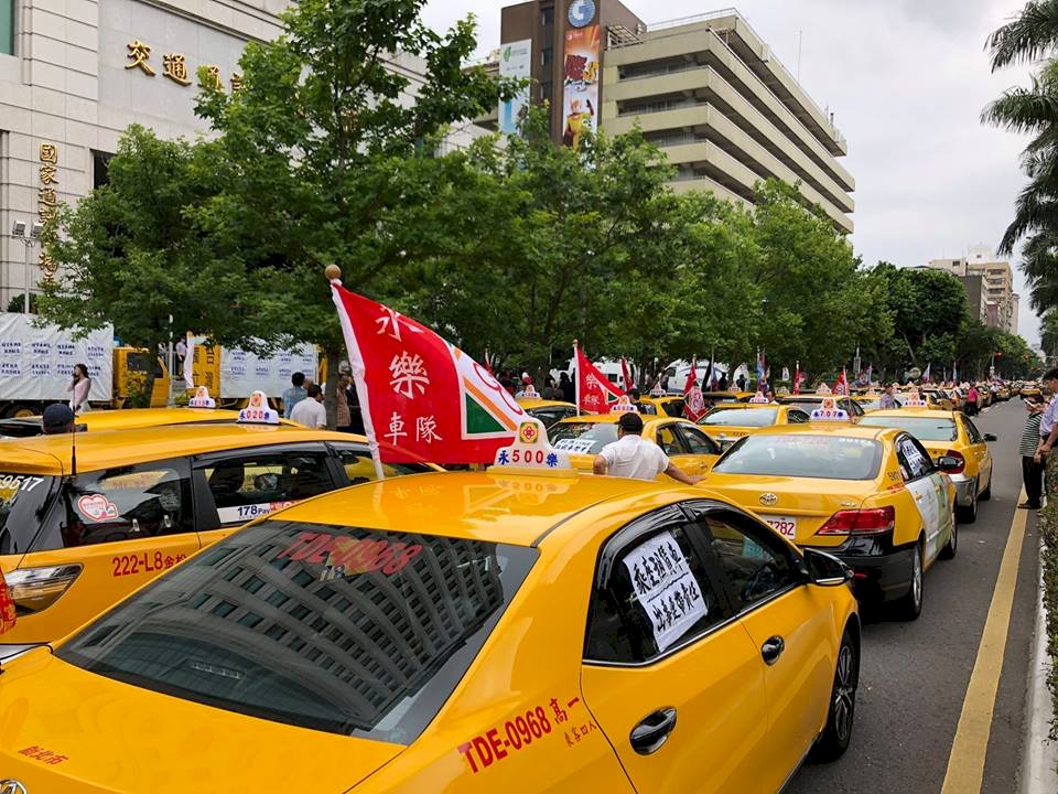 千輛小黃包圍抗議 交通部否認取締不力