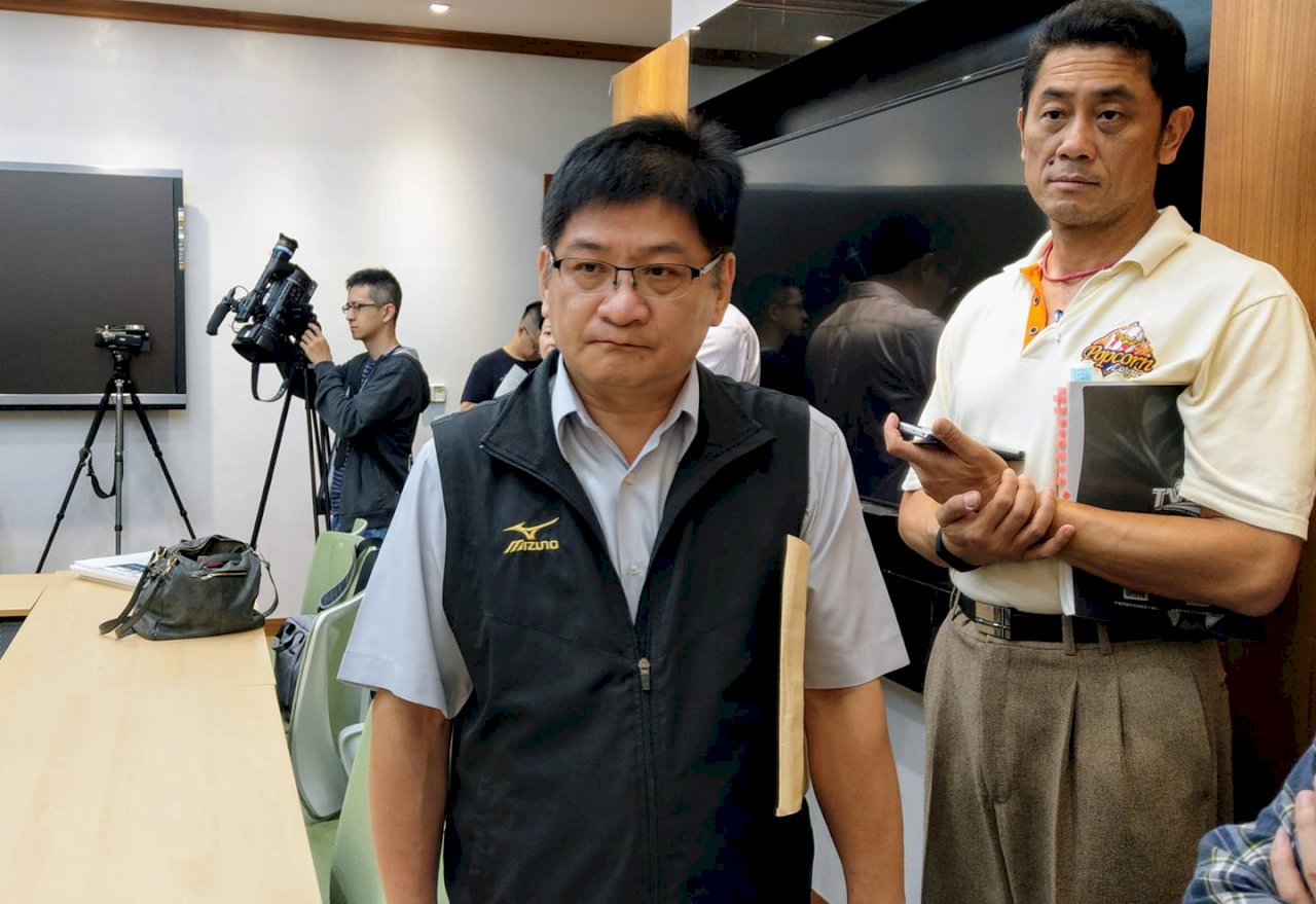 男足總教練赴中惹議 體育署：非兼職未拿錢